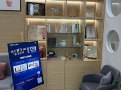 -瑞尔齿科(南京东路名人诊所)