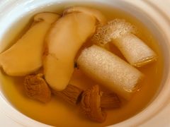 松茸鸡汤炖竹笙-华尔道夫酒店·紫金阁
