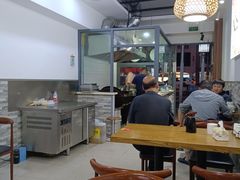 -黄阿姨锅贴大王(万航渡路店)