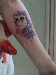 -鳌首刺青纹身 穿孔饰品店