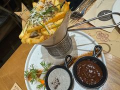 极佳黑松露芝士薯条配新疆番茄酱-Mark&Mars Restaurant