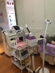 -苗方清颜专业祛痘养生