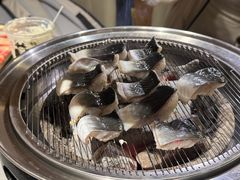 -围炉肉舍•炭烤活鳗•丹东海鲜烤肉(步行街店)