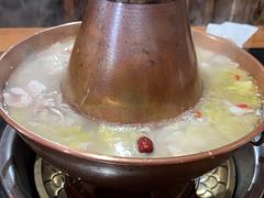 -果松木炭酸菜铜火锅·外婆参鸡汤