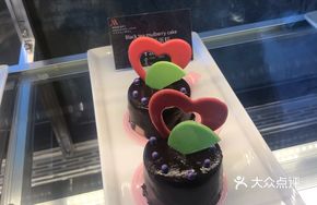 Black Tea Mulberry Cake