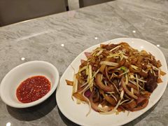 干炒牛河-朱记乳鸽王·非遗石岐乳鸽·全鸽宴(大兴旗舰店)