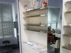 -视野联行眼镜•蔡司•依视路(温江店)