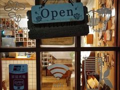 面包甜点陈列柜-长颈鹿咖啡(大学路店)