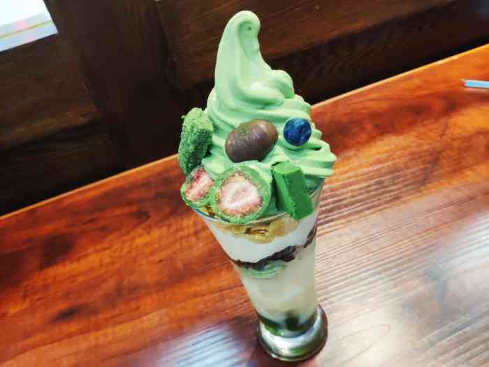 打分    /人 好像是无邪十一式…这个冰淇淋挺多层的,味道可以,就是贵