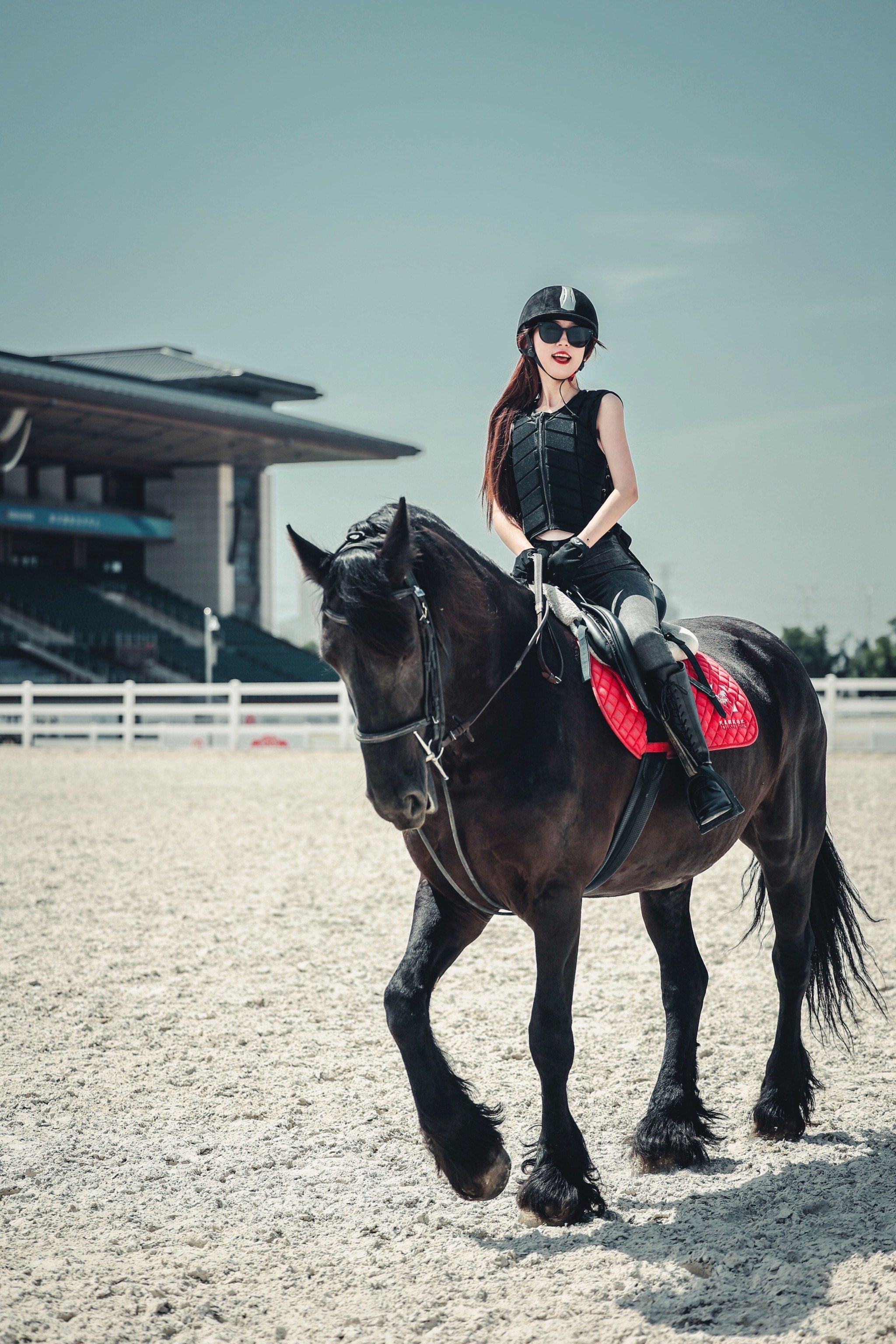 n提供马术课程和训练的俱乐部
马场位于渭城区一个美妙的自然环境中