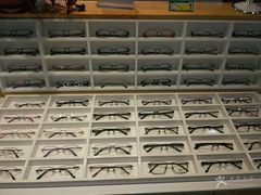 -MiRi眼镜连锁·蔡司·尼康控优点合作店(莘庄店)