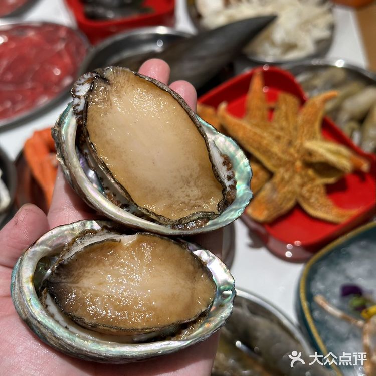 不出重庆就能吃到鲜活海鲜，价格也不贵喔 