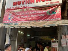 -Bánh Mì Huynh Hoa