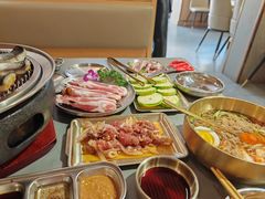 -围炉肉舍•炭烤活鳗•丹东海鲜烤肉(步行街店)