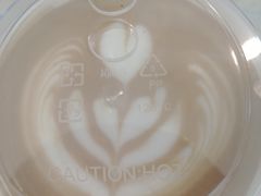 澳式白咖啡-Manner Coffee(芮欧百货店)