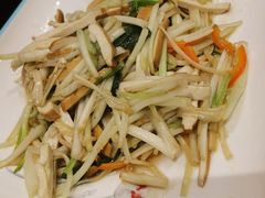 芹菜芽炒肉丝-集贤门·徽菜(福田店)