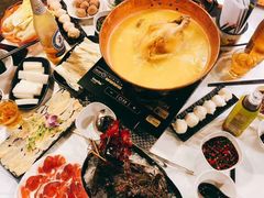 -鲜入围煮花胶鸡海鲜火锅