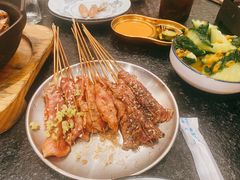 -何妹湿辣牛肉·粤式烧烤砂煲(桂雅路店)
