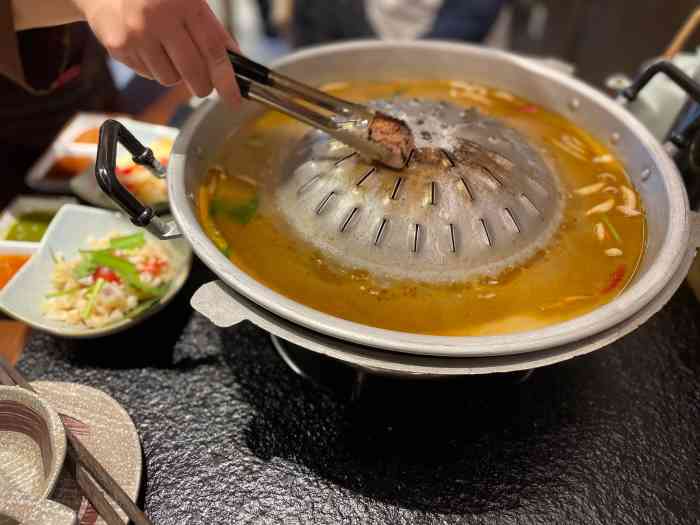 煎水记东南亚烧烤火锅-"服务员小哥很帅 锅底的味道很好就是微辣也.