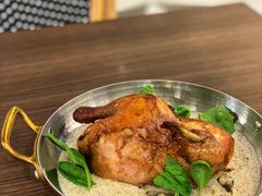 招牌烤鸡配蘑菇奶油酱汁-Poulet - Bugis+