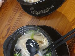 -丽虹云南过桥米线(兴工街店)