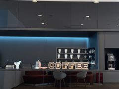 -上海星瀚奔驰4S店(长寿路店)