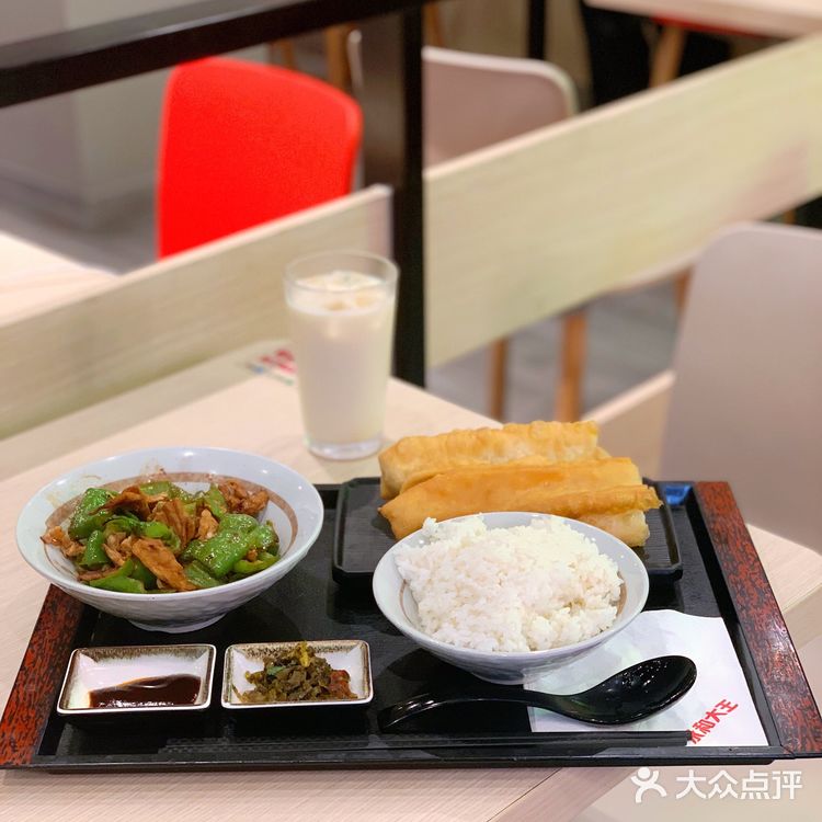 干饭人中午吃点啥？永和大王新品-农家小炒肉