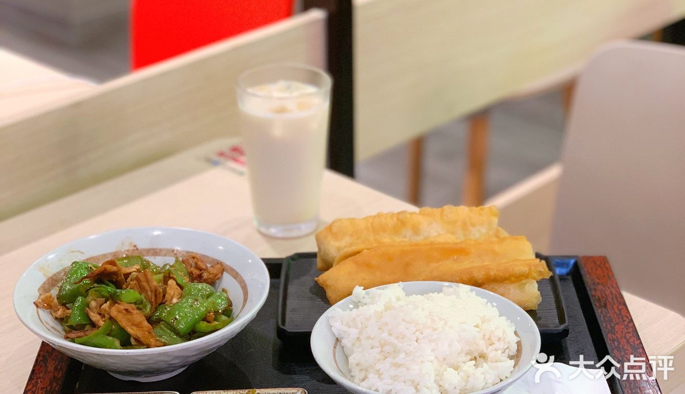 干饭人中午吃点啥？永和大王新品-农家小炒肉