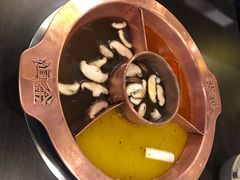 -滇釜火锅·能喝汤的火锅(车公庄店)