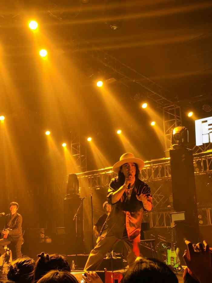 原料库livehouse-"第一次去原料库看乐队演出,灯光音响效果真.