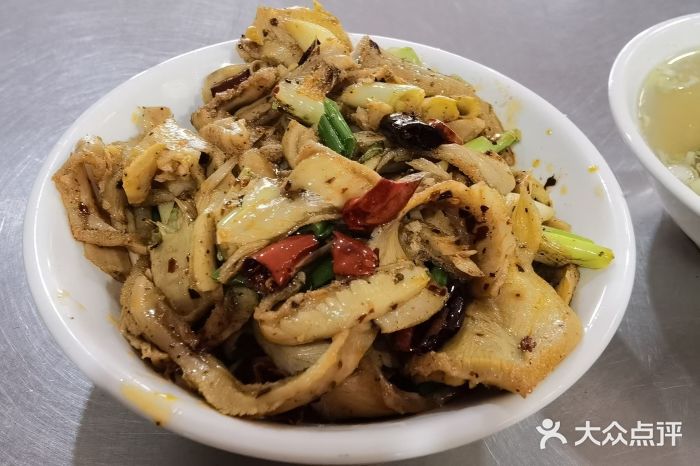 嵩明马春能牛菜馆(七步场社区农贸市场店)图片