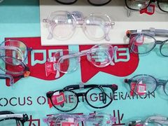 -豪门视光·星趣控·蔡司依视路眼镜代理商(中央大街店)