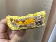 现烤芋泥蛋黄酥-鲍师傅糕点(春熙路店)