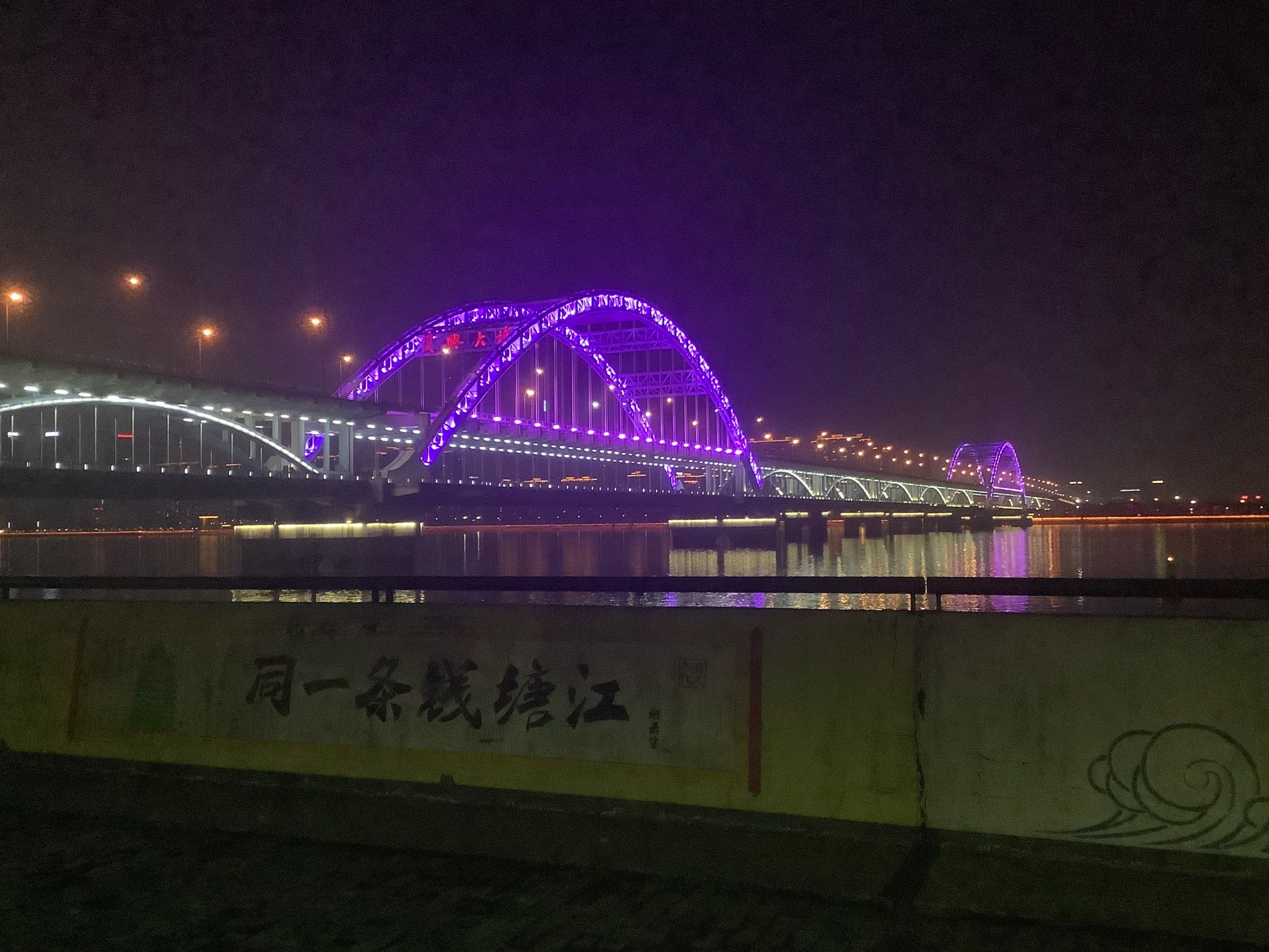 求欧皇附体及家人们互相奔赴
#江边美景 #夜景 #烟火向星辰所愿皆