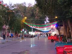 -布尔津河堤夜市