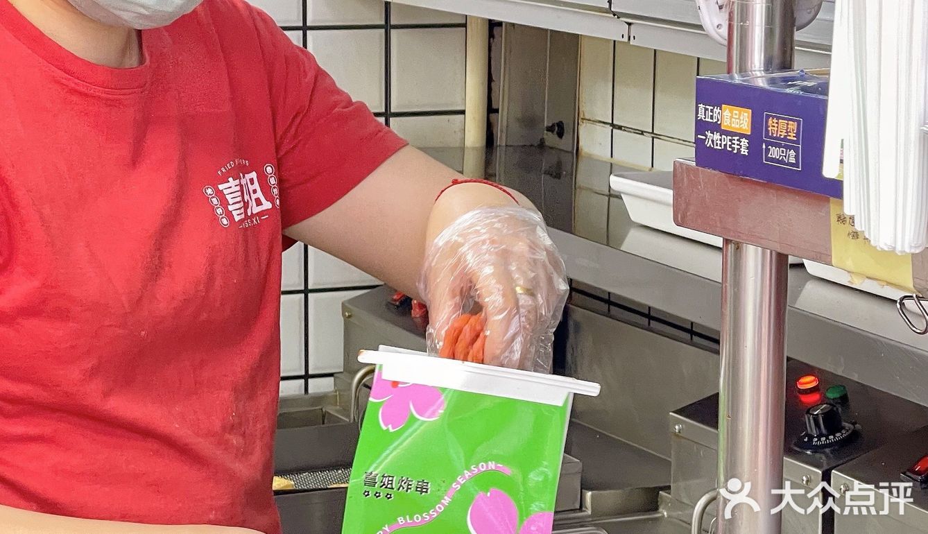 喜姐炸串居然出了樱花白桃味汽水？！
