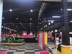 -嘿哟动霸CHUA·新潮玩运动娱乐中心·蹦床滑冰团建乐园
