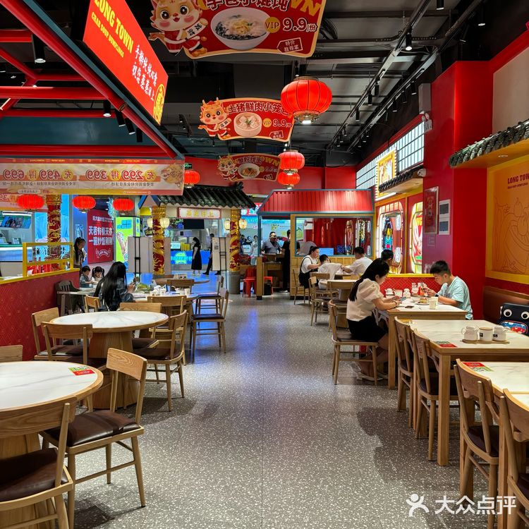 关键还能免费续一次粉丝 蟹粉拌面:面是比较劲道的