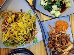 -勺子米线·云南传统小吃市集(四方街店)