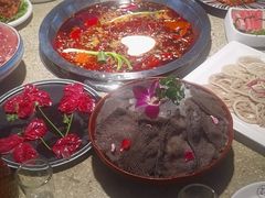 -茅草房·河畔园林火锅