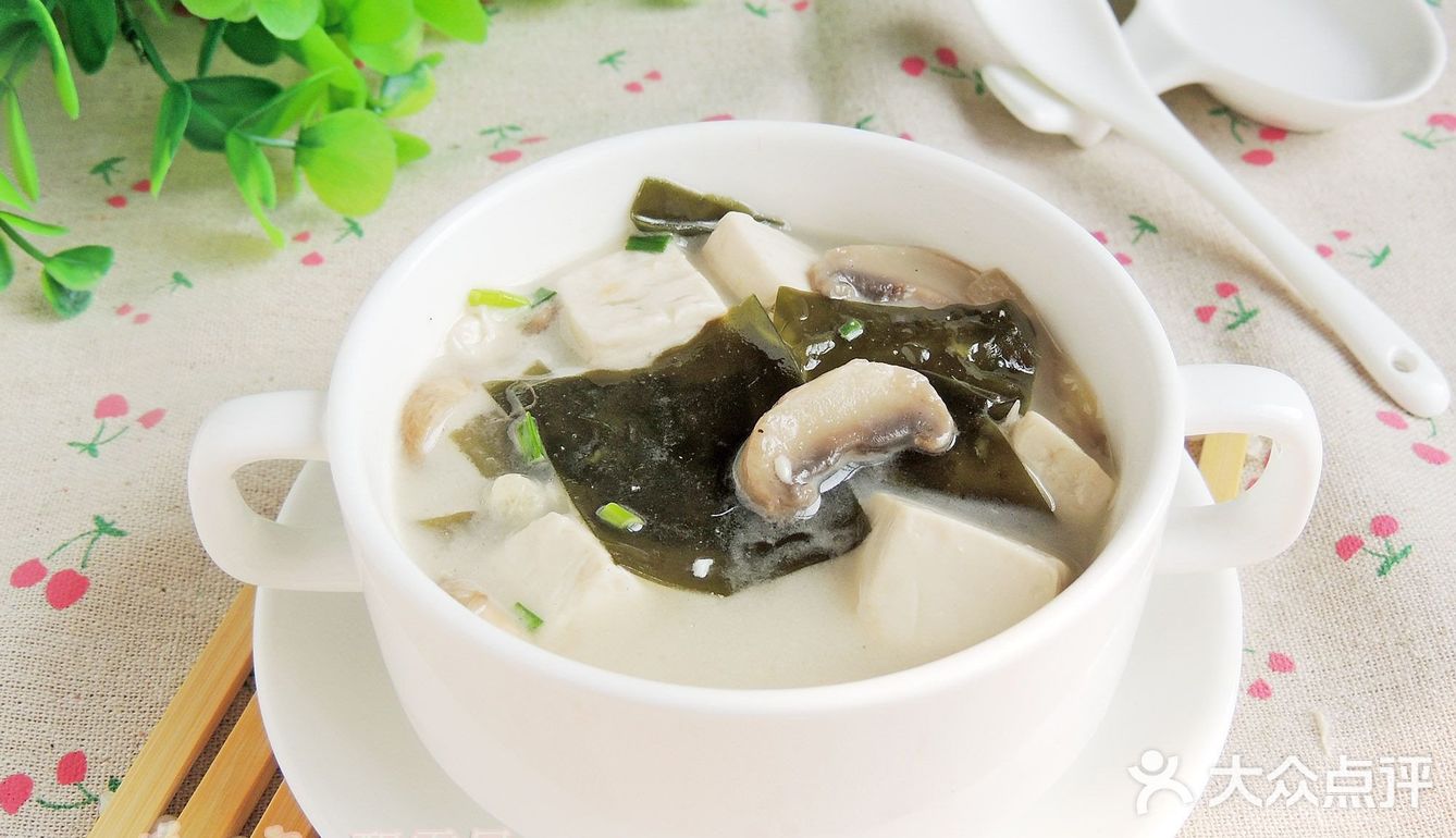 海带豆腐蘑菇汤