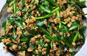 Bamboo Clam Stir-fried with Leeks