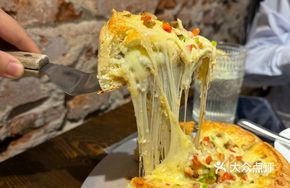 Extra Thick Cheese Pizza