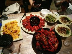 -巴厘龙虾·榜首油焖大虾(音乐学院·沿江酒馆店)