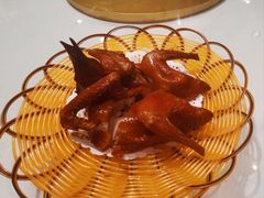 招牌红烧乳鸽-百年恒益烧腊海鲜酒家·非遗传承(广州黄埔店)