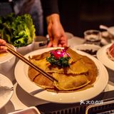 不是吧新开这家火锅店一锅三种口味菜都光盘！
