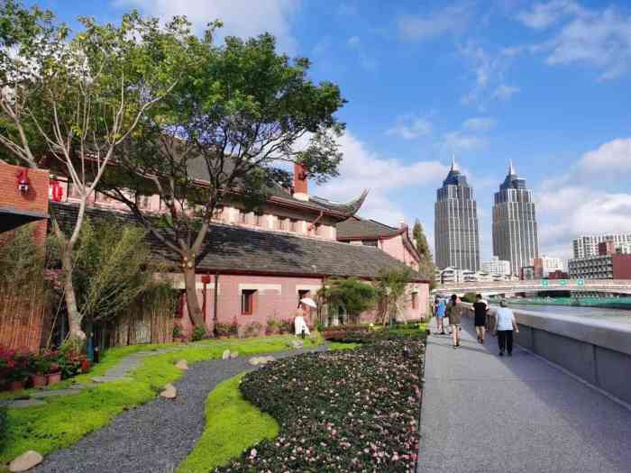 苏州河景观步廊-"曾经的苏州河又臭又黑,成为系在上海繁华都.