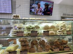 面包甜点陈列柜-白玉兰食品甜凤店(合生汇店)