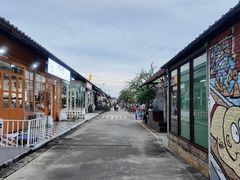 -席娜卡琳火车铁道夜市
