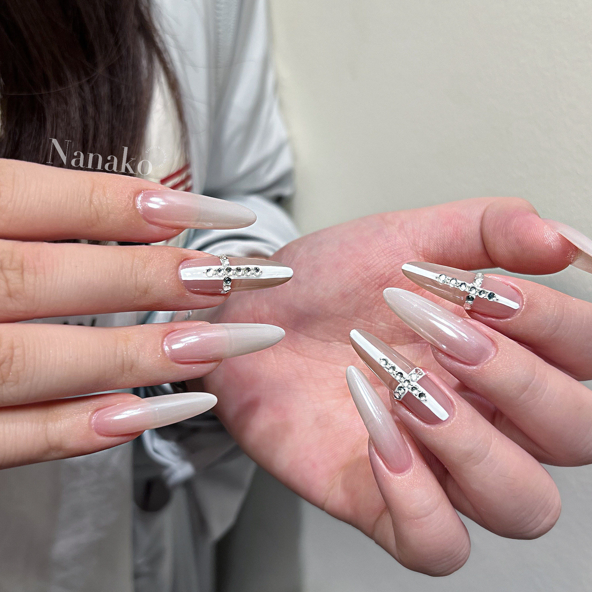 977715#十字架美甲 #爆闪美甲#ins风美甲 #美甲款式 「nanako